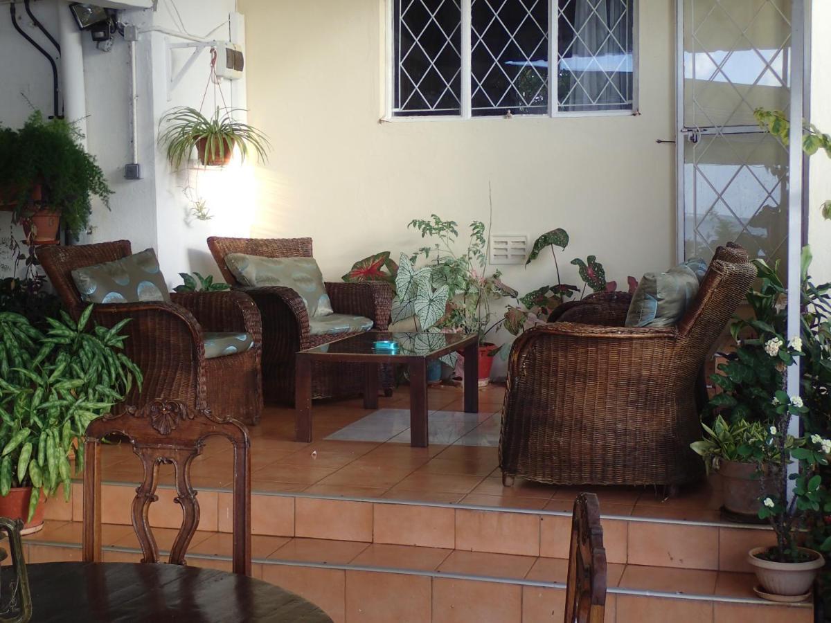 Le Cactus Guesthouse Terre Rouge  Buitenkant foto